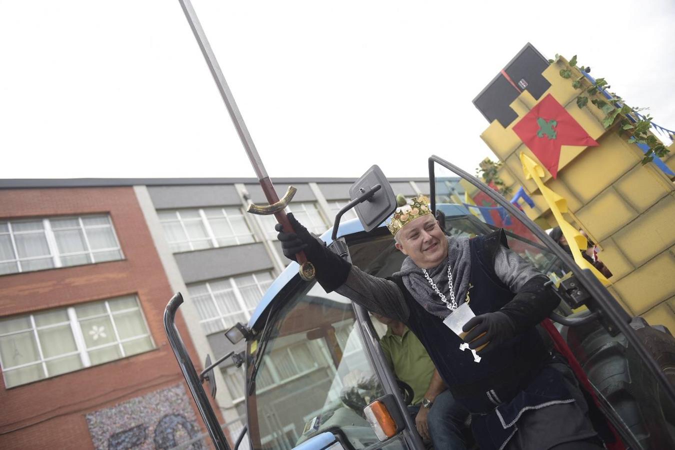 Como cada año, cientos de jóvenes se unen a los festejos de esta santividad que esta edición está amenazada por la lluvia