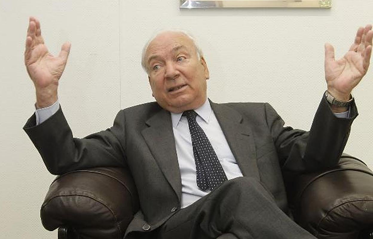 Francisco Rodríguez, en su despacho en la planta de Ilas en Anleo (Navia).