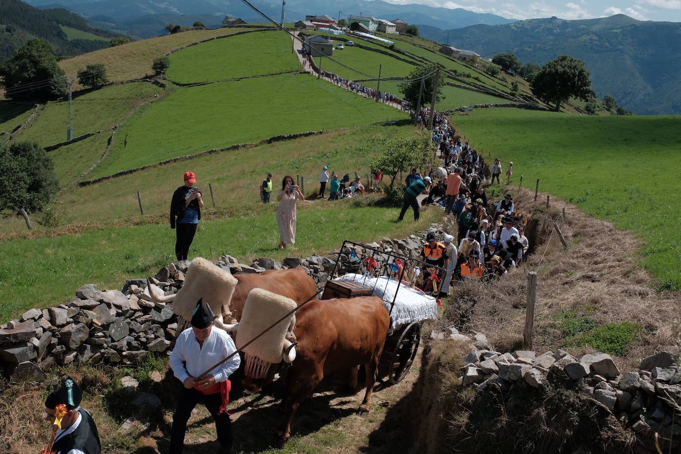 Un año más hubo boda vaqueira como manda la tradición