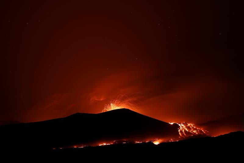 El Etna volvió a entrar en erupción el pasado 20 de julio. Desde entonces, se han producido varias explosiones que han dejado impresionantes imágenes.