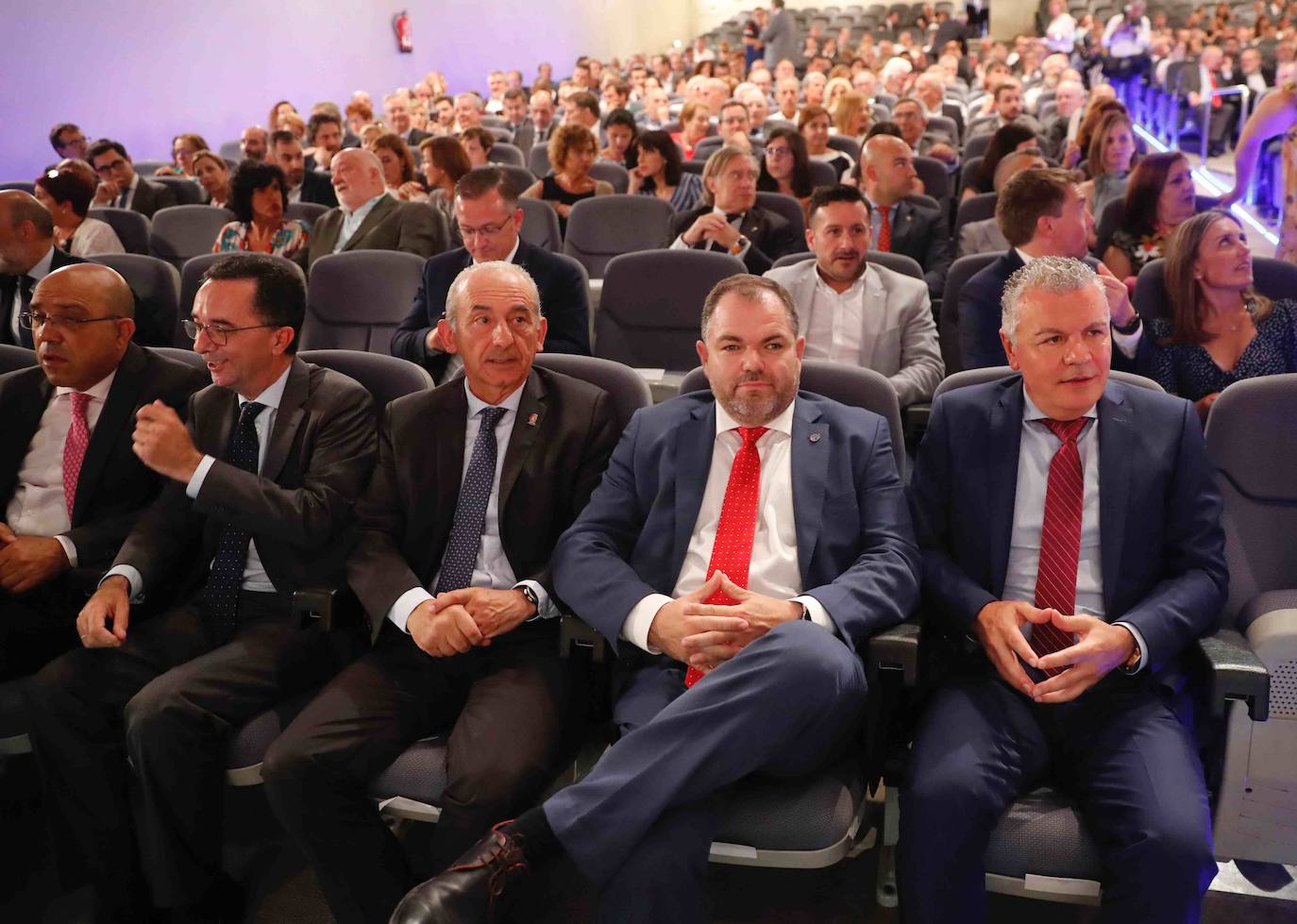 La ministra de Sanidad, Consumo y Bienestar Social, María Luisa Carcedo, ha inaugurado la 63 Feria de Muestras de Asturias, que se celebra en el recinto Luis Adaro de Gijón. Participaron en el acto, además, el presidente del Principado, Adrián Barbón; la alcaldesa de Gijón, Ana González, y el presidente de la Cámara de Comercio de Gijón, Félix Baragaño.