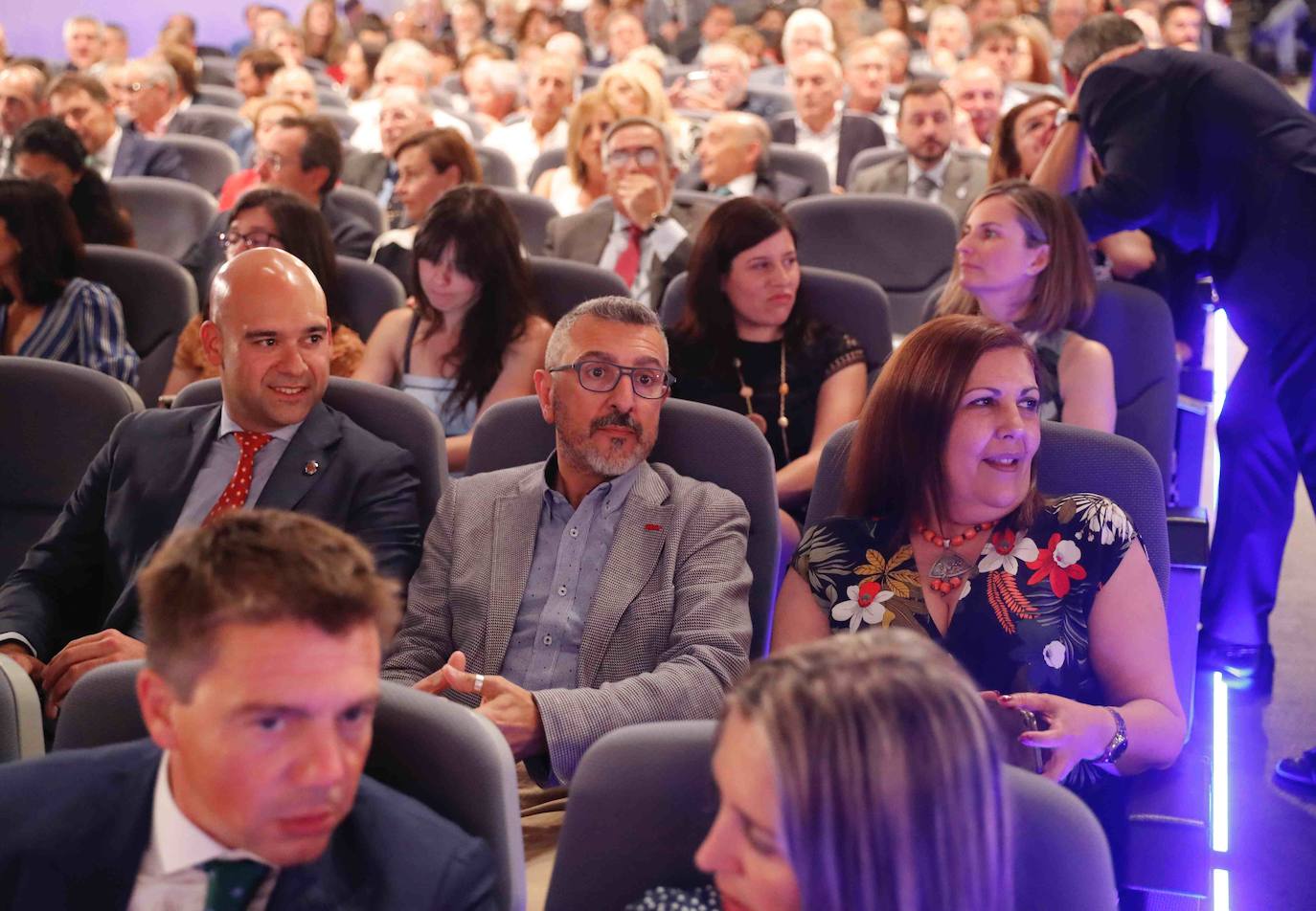 La ministra de Sanidad, Consumo y Bienestar Social, María Luisa Carcedo, ha inaugurado la 63 Feria de Muestras de Asturias, que se celebra en el recinto Luis Adaro de Gijón. Participaron en el acto, además, el presidente del Principado, Adrián Barbón; la alcaldesa de Gijón, Ana González, y el presidente de la Cámara de Comercio de Gijón, Félix Baragaño.