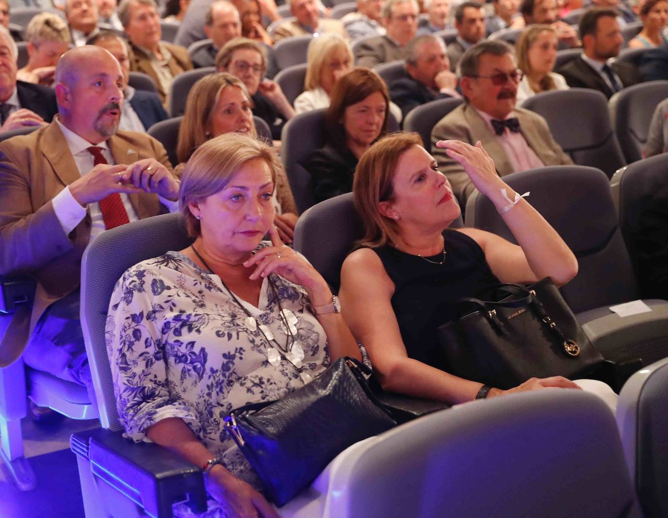 La ministra de Sanidad, Consumo y Bienestar Social, María Luisa Carcedo, ha inaugurado la 63 Feria de Muestras de Asturias, que se celebra en el recinto Luis Adaro de Gijón. Participaron en el acto, además, el presidente del Principado, Adrián Barbón; la alcaldesa de Gijón, Ana González, y el presidente de la Cámara de Comercio de Gijón, Félix Baragaño.