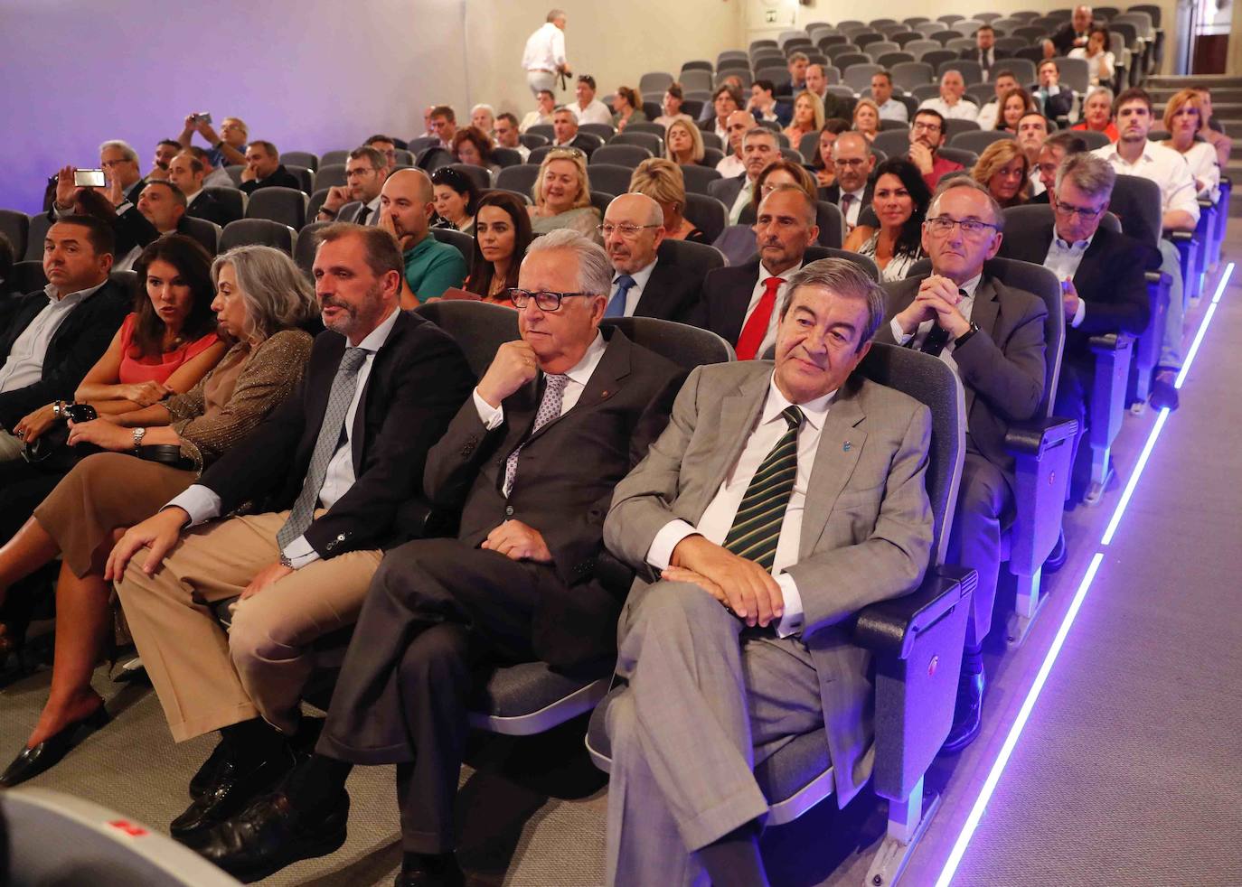 La ministra de Sanidad, Consumo y Bienestar Social, María Luisa Carcedo, ha inaugurado la 63 Feria de Muestras de Asturias, que se celebra en el recinto Luis Adaro de Gijón. Participaron en el acto, además, el presidente del Principado, Adrián Barbón; la alcaldesa de Gijón, Ana González, y el presidente de la Cámara de Comercio de Gijón, Félix Baragaño.