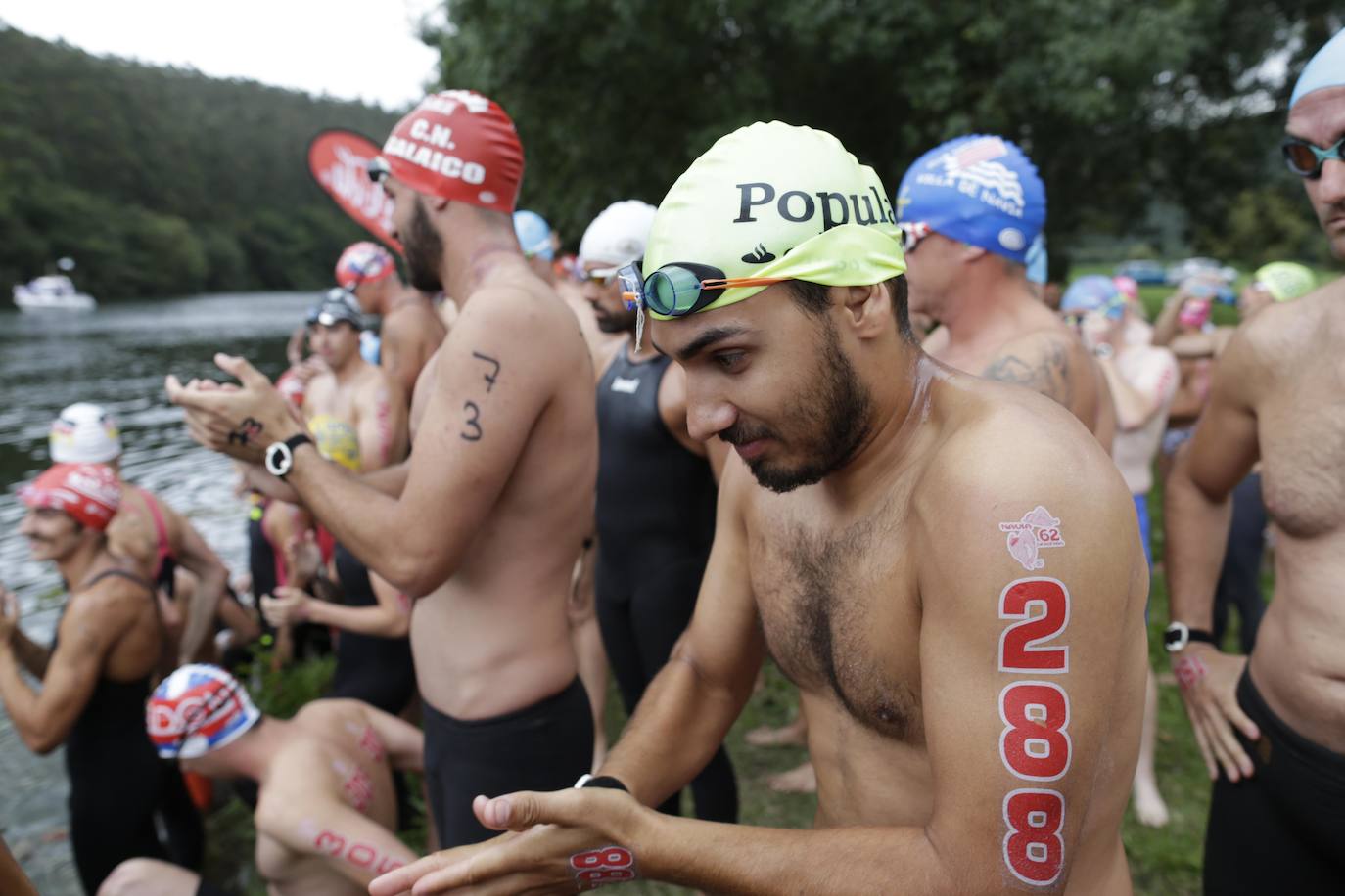 El campeón alemán Rob Muffels consiguió esta tarde su cuarto entorchado en el Descenso a Nado de la Ría y la holandesa Van Rouwendaal se impuso en la categoría femenina.