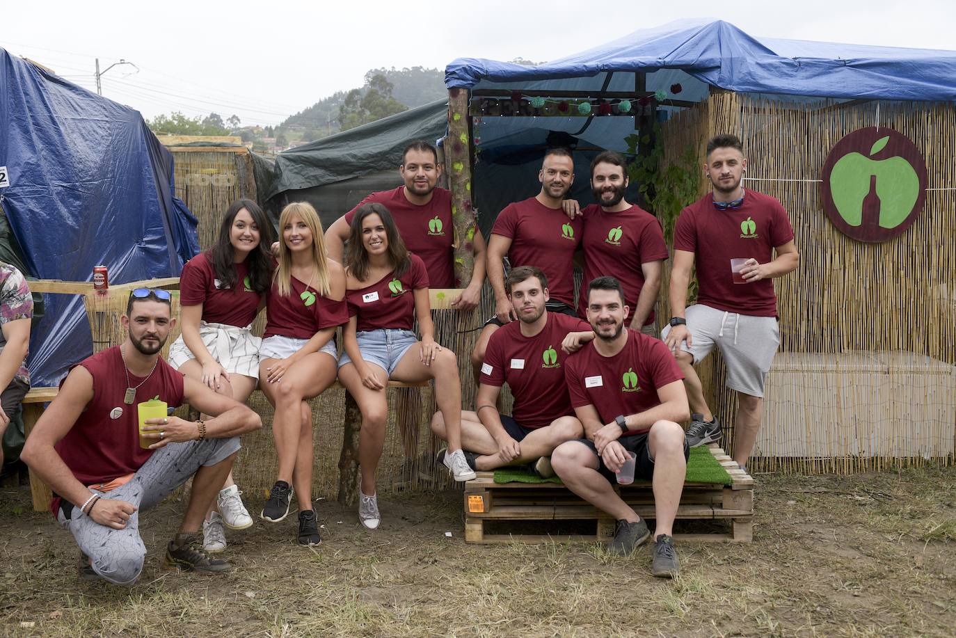 Miles de personas se congregan en el prau Salcéu para participar en la popular fiesta de Pravia