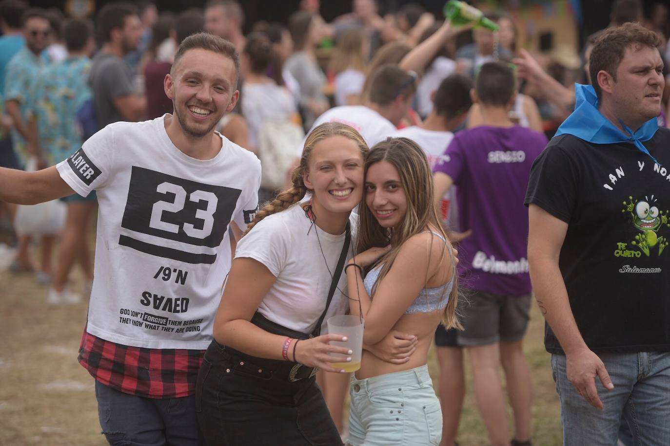 Miles de personas se congregan en el prau Salcéu para participar en la popular fiesta de Pravia