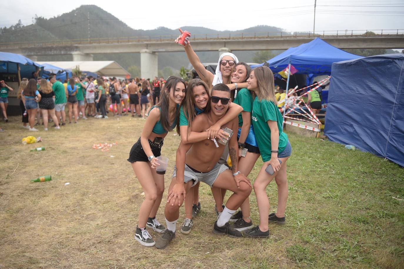 Miles de personas se congregan en el prau Salcéu para participar en la popular fiesta de Pravia