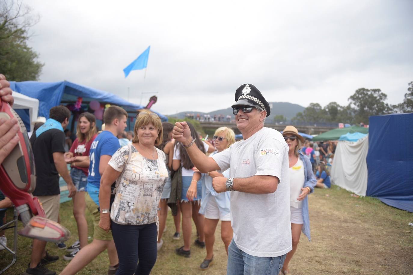 Miles de personas se congregan en el prau Salcéu para participar en la popular fiesta de Pravia