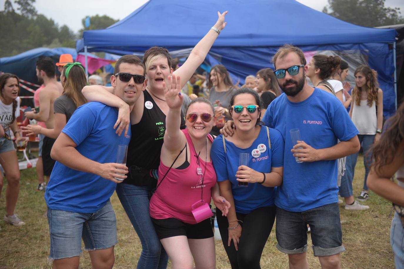 Miles de personas se congregan en el prau Salcéu para participar en la popular fiesta de Pravia