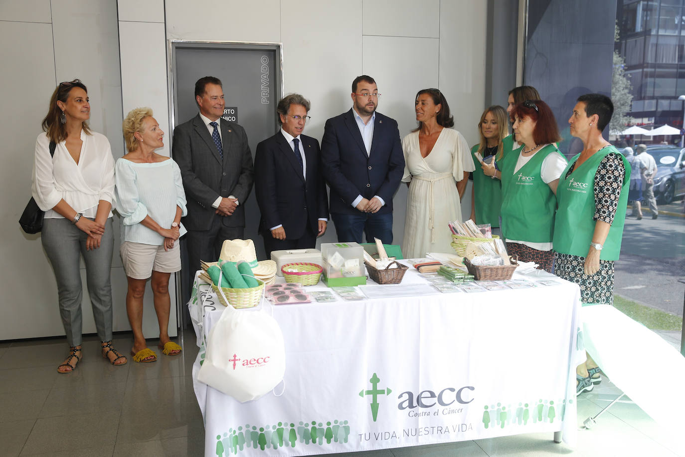 El presidente del Principado, Adrián Barbón, ha visitado la Feria Internacional de Muestras de Asturias que se desarrolla en el ferial Luis Adaro de Gijón. El jefe del Ejecutivo regional ha recorrido distintas exposiciones, entre ellas la de EL COMERCIO, y ha conversado con distintos representantes de la empresa y la sociedad asturianas.