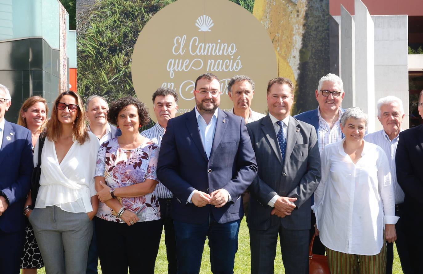 Adrián Barbón prevé que el Gobierno esté a pleno rendimiento en septiembre