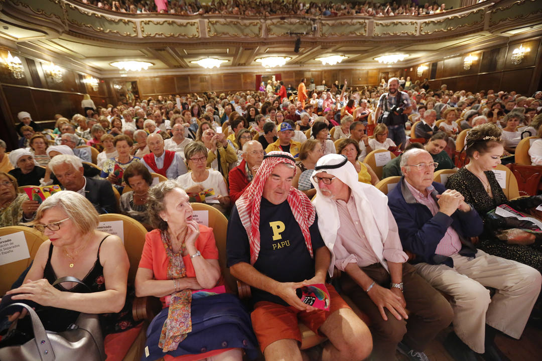 La compañía catalana consiguió una vez más divertir en el estreno de su espectáculo en el Jovellanos. 'Adiós Arturo' estará presente en la ciudad hasta el día 18 para aquellos que quieran disfrutar de una función llena de optimismo y vitalidad.
