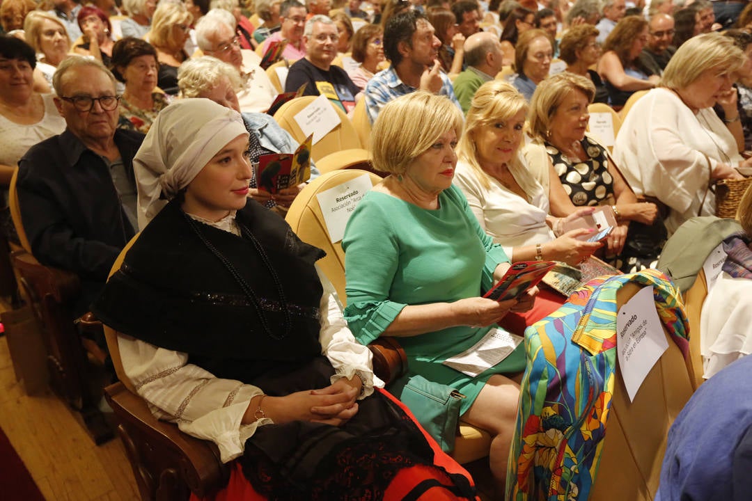 La compañía catalana consiguió una vez más divertir en el estreno de su espectáculo en el Jovellanos. 'Adiós Arturo' estará presente en la ciudad hasta el día 18 para aquellos que quieran disfrutar de una función llena de optimismo y vitalidad.