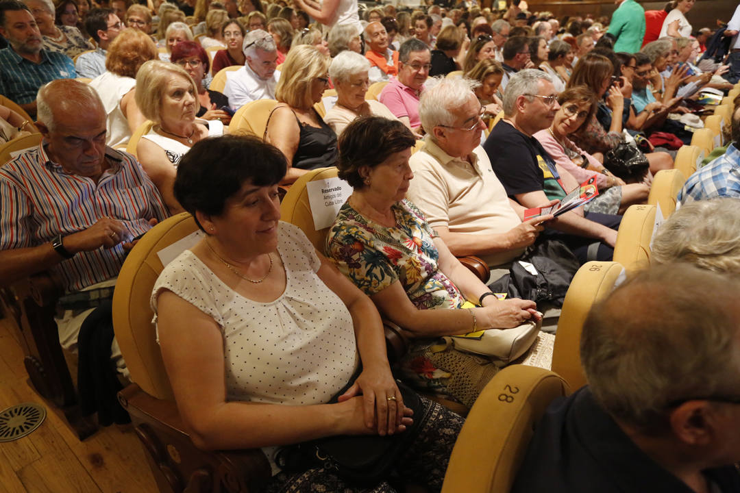 La compañía catalana consiguió una vez más divertir en el estreno de su espectáculo en el Jovellanos. 'Adiós Arturo' estará presente en la ciudad hasta el día 18 para aquellos que quieran disfrutar de una función llena de optimismo y vitalidad.