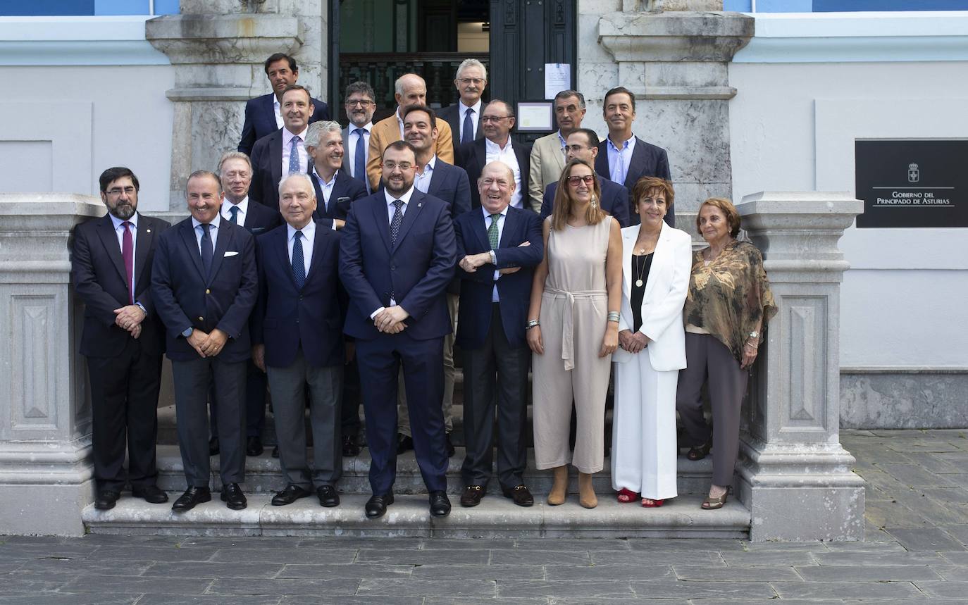 El Museo de la Emigración de Colombres ha acogido un Encuentro Hispano Americano en el que representantes de la política, la empresa y la cultura de aquí y de allá han subrayado las intensas relaciones económicas que a lo largo de la historia han mantenido Asturias y América Latina. Además del presidente del Principado, Adrián Barbón, entre los asistentes se encontraba la embajadora de México en España, Roberta Lajous.