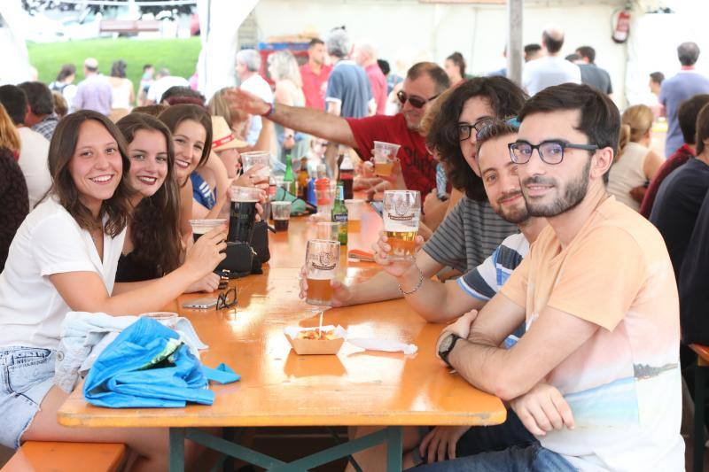 El público responde de forma masiva a la veinticinco edición del Festival de la Cerveza que permanecerá en la ciudad hasta el 14 de agosto