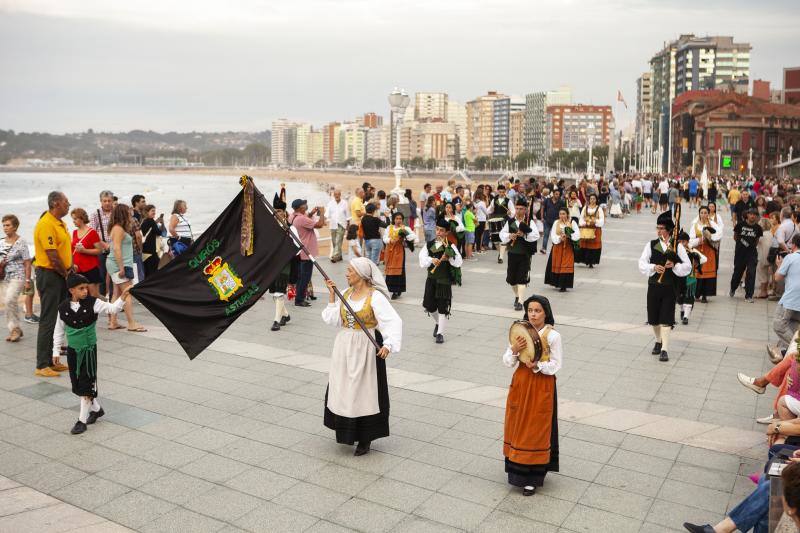 Fotos: Las gaitas toman el Muro de Gijón