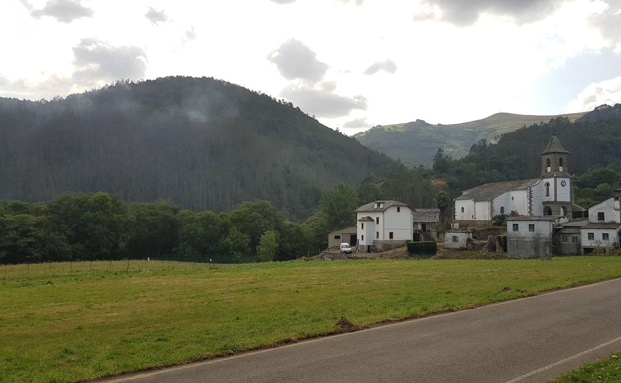 El Principado rebaja el nivel de alerta por el incendio forestal en Valdés