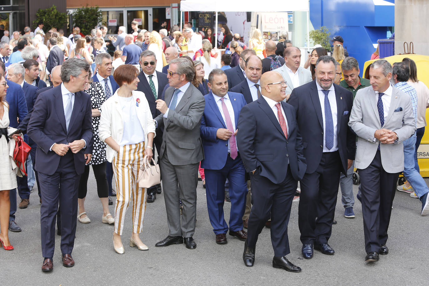 Día de León y Astorga en la Feria de Muestras de Asturias. La provincia vecina ha elegido la gran cita comercial del Principado para dar a conocer sus productos gastronómicos, como embutidos, queso, vino o miel, y su gran oferta turística. La propuesta ha reunido a numeroso público.