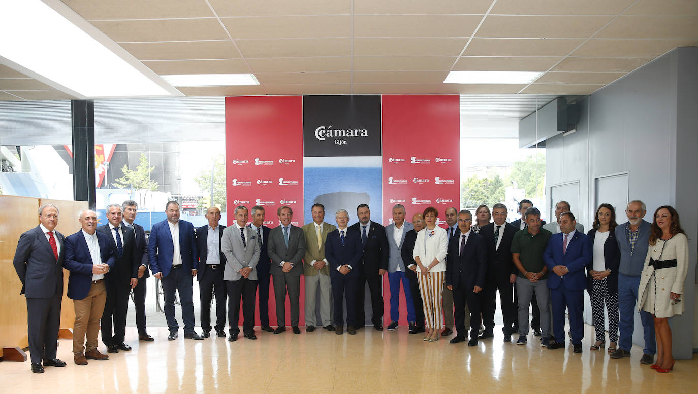 Día de León y Astorga en la Feria de Muestras de Asturias. La provincia vecina ha elegido la gran cita comercial del Principado para dar a conocer sus productos gastronómicos, como embutidos, queso, vino o miel, y su gran oferta turística. La propuesta ha reunido a numeroso público.