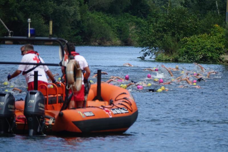 La mierense Aroa Silva, nadadora del Club Santa Olaya, se ha impuesto en la travesía y en el Descenso del Sella, logrando el triunfo absoluto y en categoría femenina. 