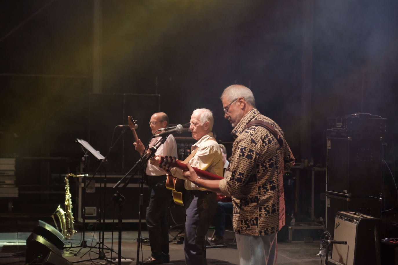 El mítico grupo asturiano recordó al numeroso público asistente que aún tienen mecha para seguir en los escenarios.