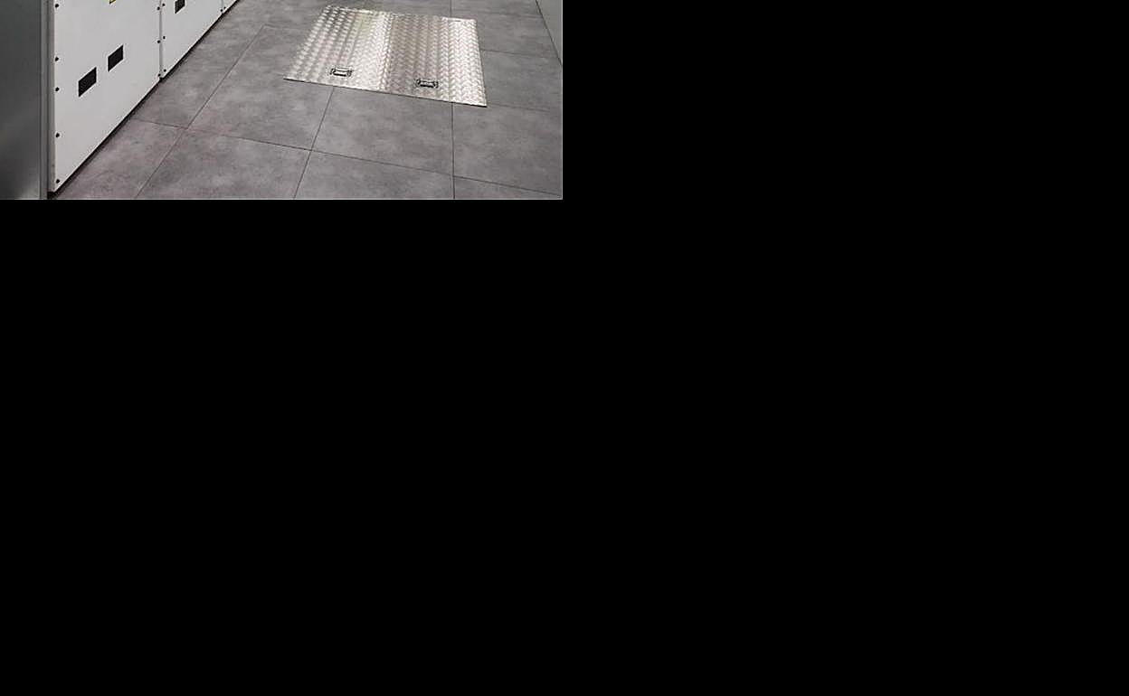 Trabajadores en el proyecto de una planta fotovoltaica en Kuwait. 