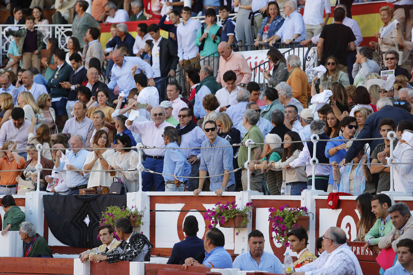 El novillero mexicano dejó buen sabor de boca en la tarde de su debut con caballos en Gijón, una función en la que tanto José Fernando Molina, que obtuvo también un apéndice, como Manuel Diosleguarde anduvieron más bien discretos.