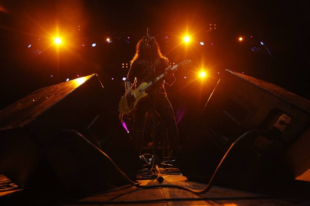 La banda, que ocupa un hueco privilegiado en la historia del rock en nuestro país, repasó sus míticos temas ante un público gijonés entregado.