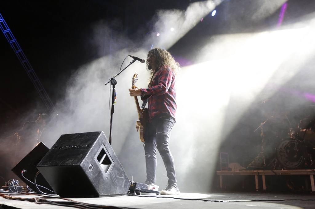 La banda, que ocupa un hueco privilegiado en la historia del rock en nuestro país, repasó sus míticos temas ante un público gijonés entregado.