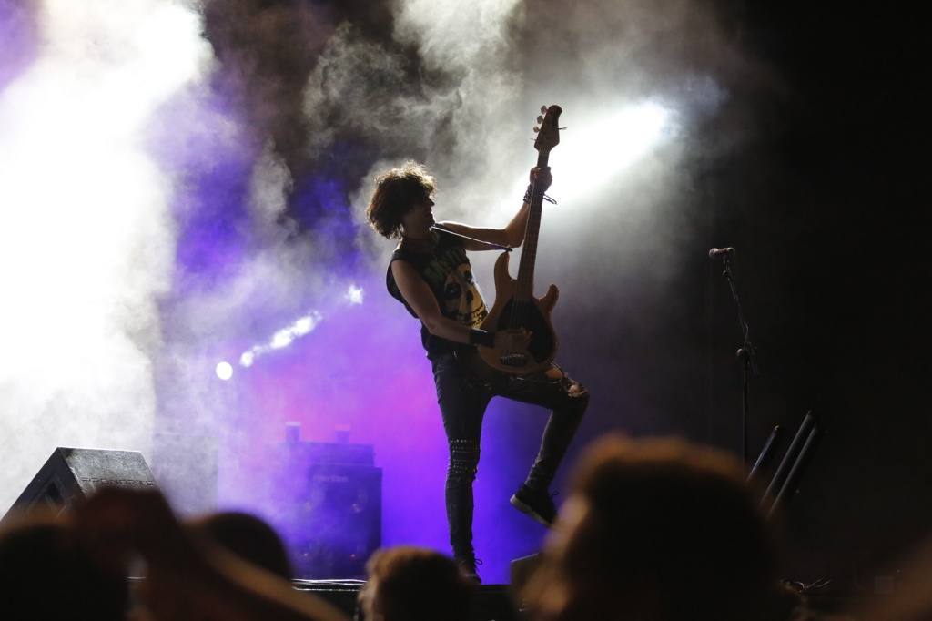 La banda, que ocupa un hueco privilegiado en la historia del rock en nuestro país, repasó sus míticos temas ante un público gijonés entregado.
