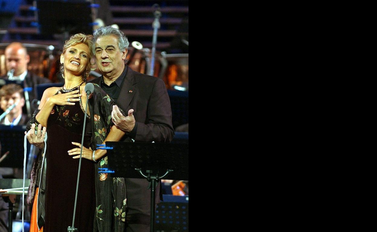 Ainhoa Arteta, con Plácido Domingo en 2004. 