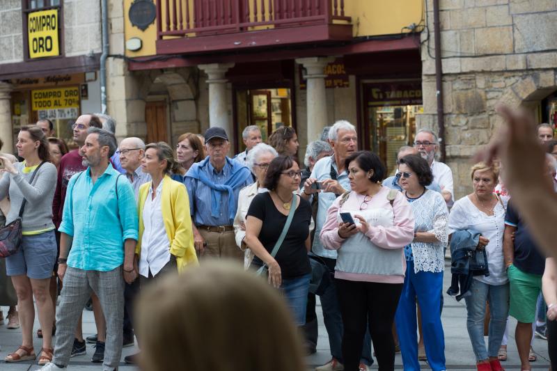 Grupos de cinco países, España, Argentina, Serbia, Tahutí y Sri Lanka participan en el Festival Folclórico Internacional de Avilés, donde protagonizan desfiles y dos galas.