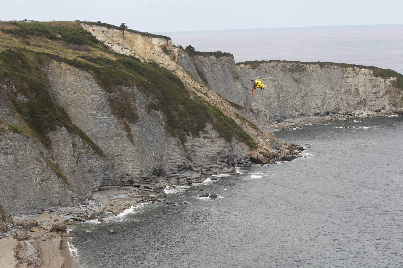 El cadáver del hombre de 38 años de Nuevo Roces, desaparecido desde hace una semana, fue encontrado este jueves en un acantilado junto a la Colina del Cuervo.