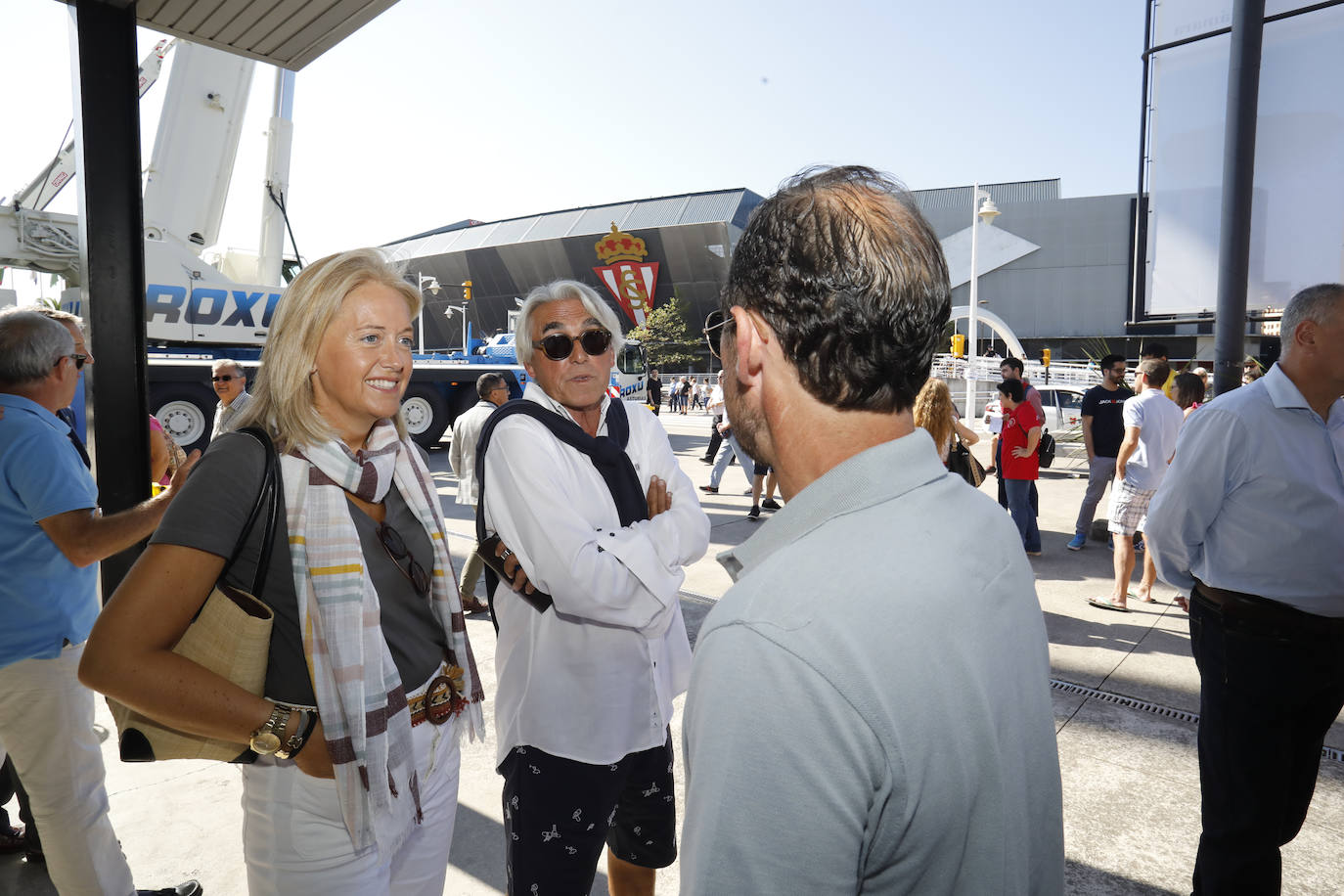Los más rezagados todavía pueden acercarse hasta el recinto ferial Luis Adaro. Durante la jornada de este viernes miles de asturianos y turistas disfrutaron de las distintas alternativas que ofrece la Feria. 