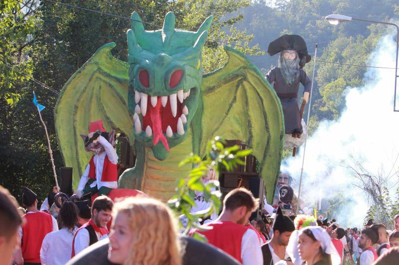 Cientos de personas se dan cita en una de las fiestas más populares del verano asturiano.