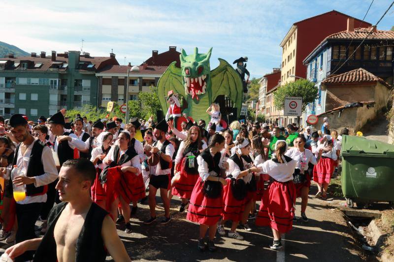 Cientos de personas se dan cita en una de las fiestas más populares del verano asturiano.