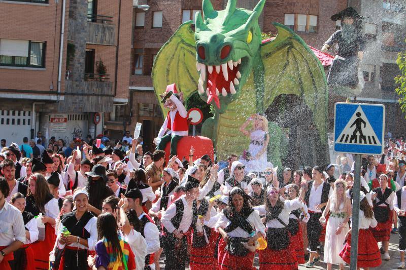 Cientos de personas se dan cita en una de las fiestas más populares del verano asturiano.