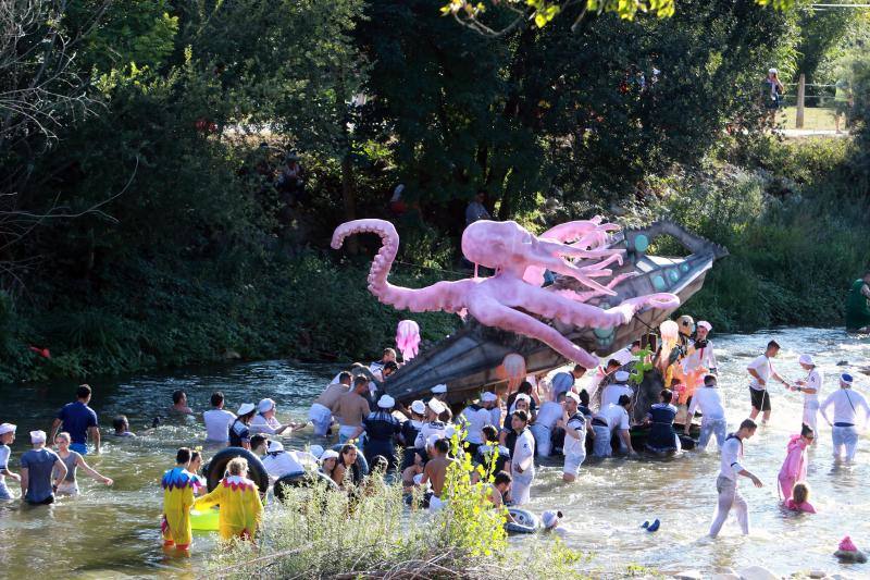 Cientos de personas se dan cita en una de las fiestas más populares del verano asturiano.