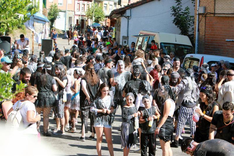 Cientos de personas se dan cita en una de las fiestas más populares del verano asturiano.