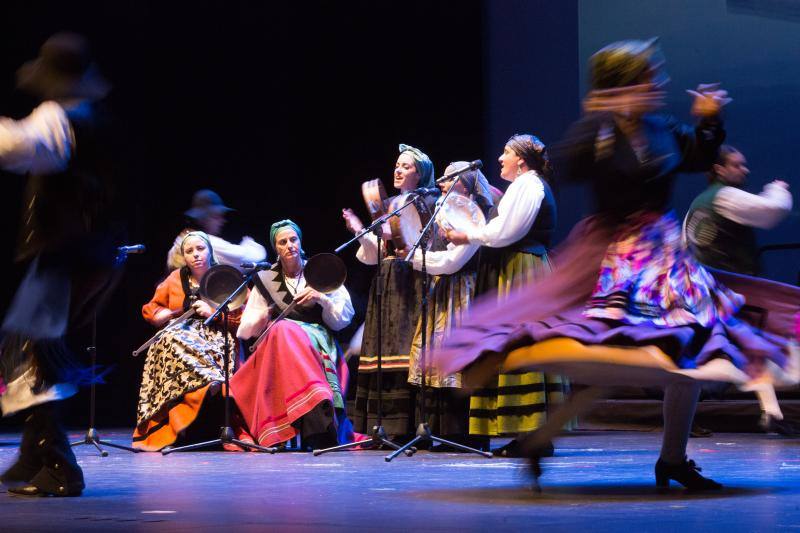 El auditorio del centro cultural avilesino acogió un espectáculo en el que tomaron parte grupos de Argentina, Serbia, Sri Lanka y Tahíti. 