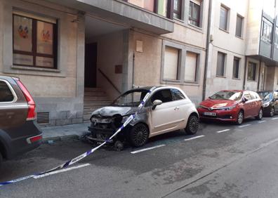Imagen secundaria 1 - Vuelve a arder un coche de madrugada en Llanes