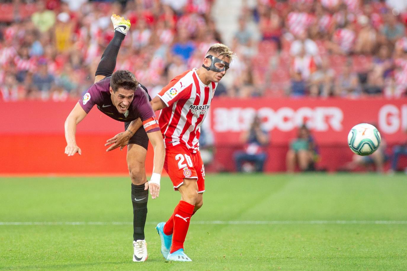 El Sporting consiguió un meritorio empate en Montilivi. Los rojiblancos jugaron gran parte de la segunda mitad con un futbolista menos por la expulsión de Damián. 