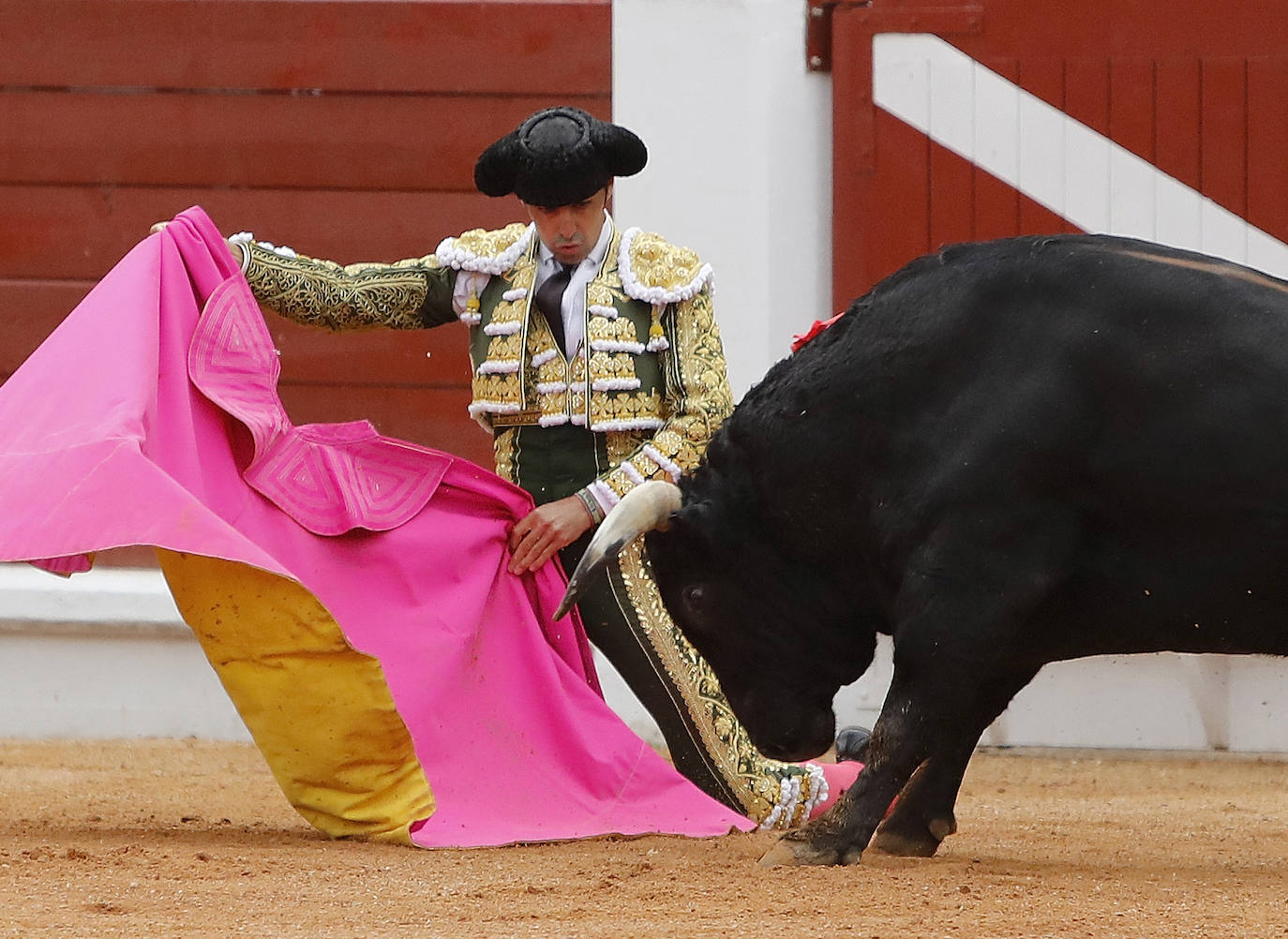 José María Manzanares, Enrique Ponce y Perera cerraron este domingo una nueva edición de la Feria taurina de Begoña. 