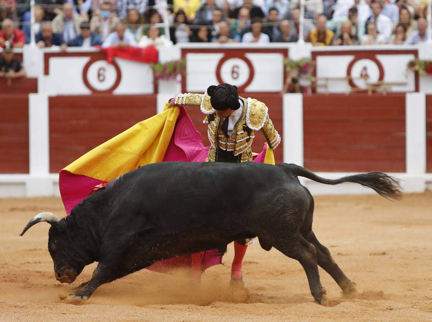 José María Manzanares, Enrique Ponce y Perera cerraron este domingo una nueva edición de la Feria taurina de Begoña. 
