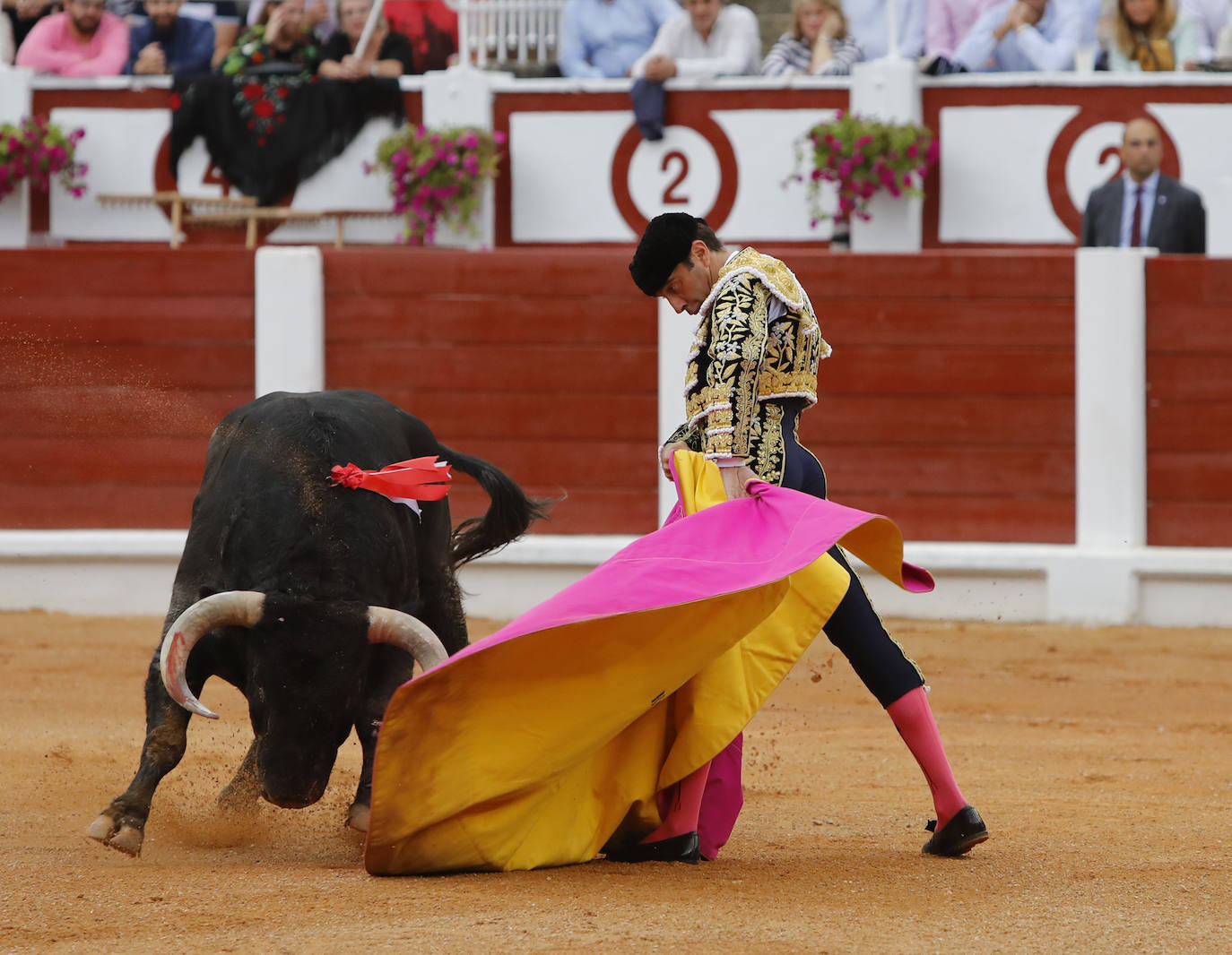 José María Manzanares, Enrique Ponce y Perera cerraron este domingo una nueva edición de la Feria taurina de Begoña. 