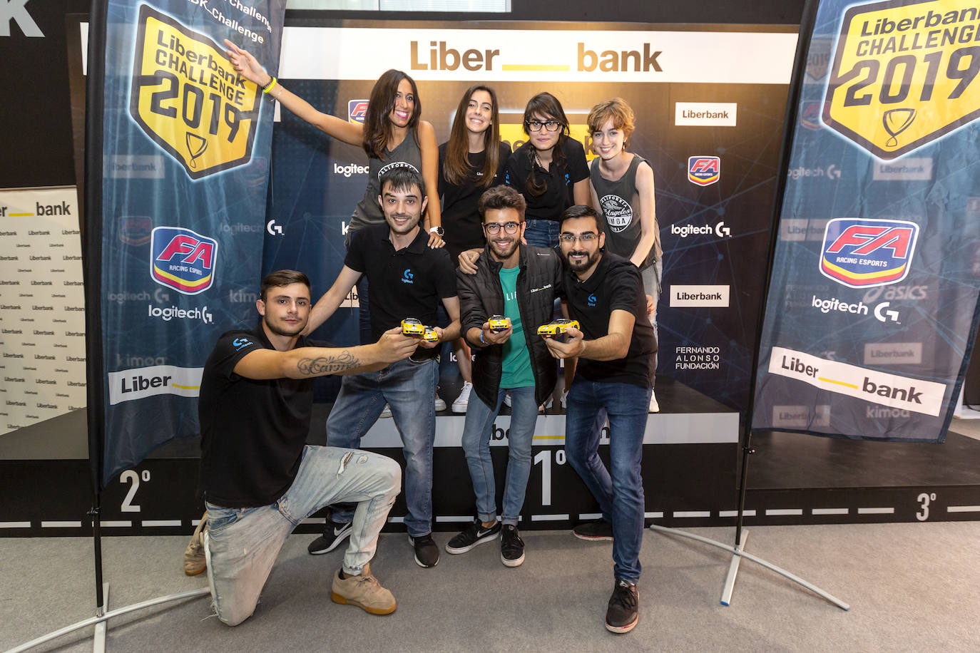 Sin ellos la Feria de Muestras sería imposible. Cientos de personas trabajan en el recinto ferial para que todo salga a la perfección y los visitantes puedan disfrutar cada año del certamen gijonés.