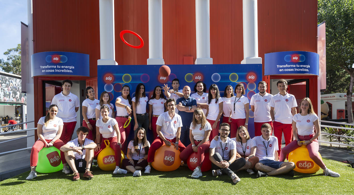 Sin ellos la Feria de Muestras sería imposible. Cientos de personas trabajan en el recinto ferial para que todo salga a la perfección y los visitantes puedan disfrutar cada año del certamen gijonés.