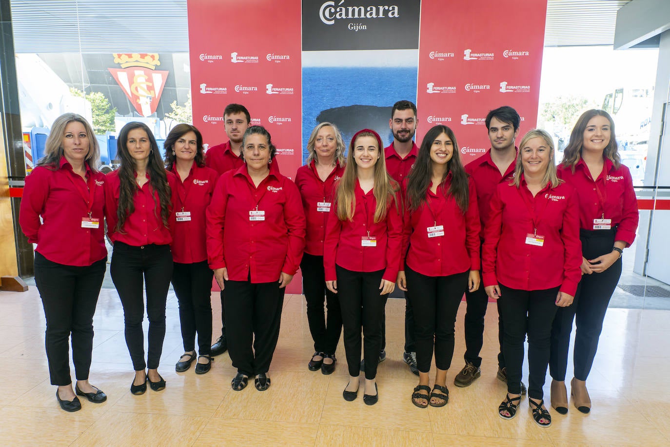 Sin ellos la Feria de Muestras sería imposible. Cientos de personas trabajan en el recinto ferial para que todo salga a la perfección y los visitantes puedan disfrutar cada año del certamen gijonés.